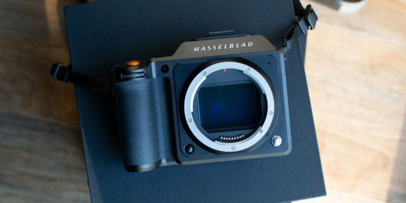 The Hasselblad X2D II Might Best Fuji on Autofocus