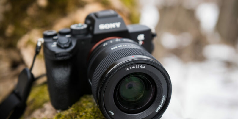 4 Best Sony Prime Lenses That Shine at Night, And 1 to Pass On