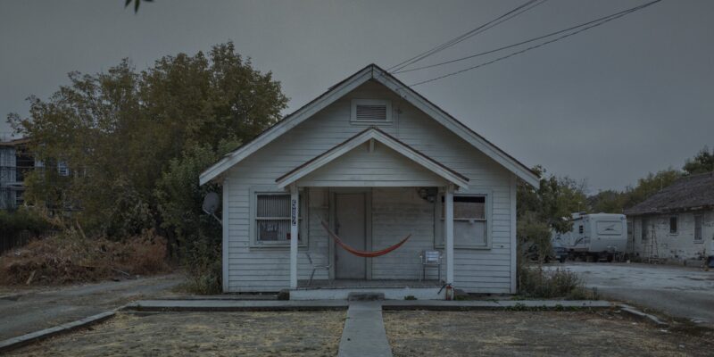 Explore American Suburbia’s Struggles Through This New Exhibit